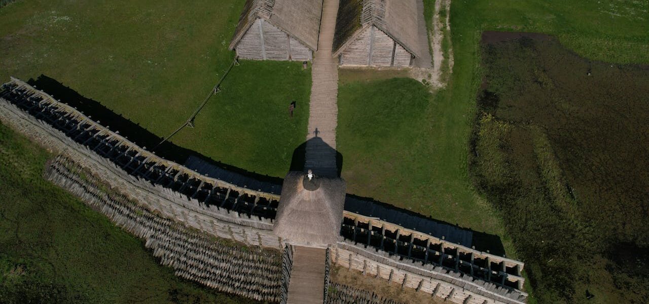 Osada w Biskupinie z lotu ptaka